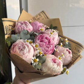 Букеты с пионами «Розовое мороженое » от интернет-магазина «Flowers World» в Чите