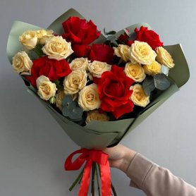 Букет «Романтический вечер» от интернет-магазина «Flowers World» в Чите