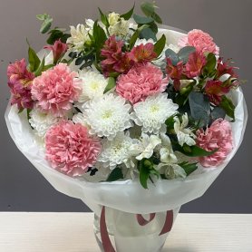 Сборный букет «Сборный букет с диантусами» от интернет-магазина «Flowers World» в Чите