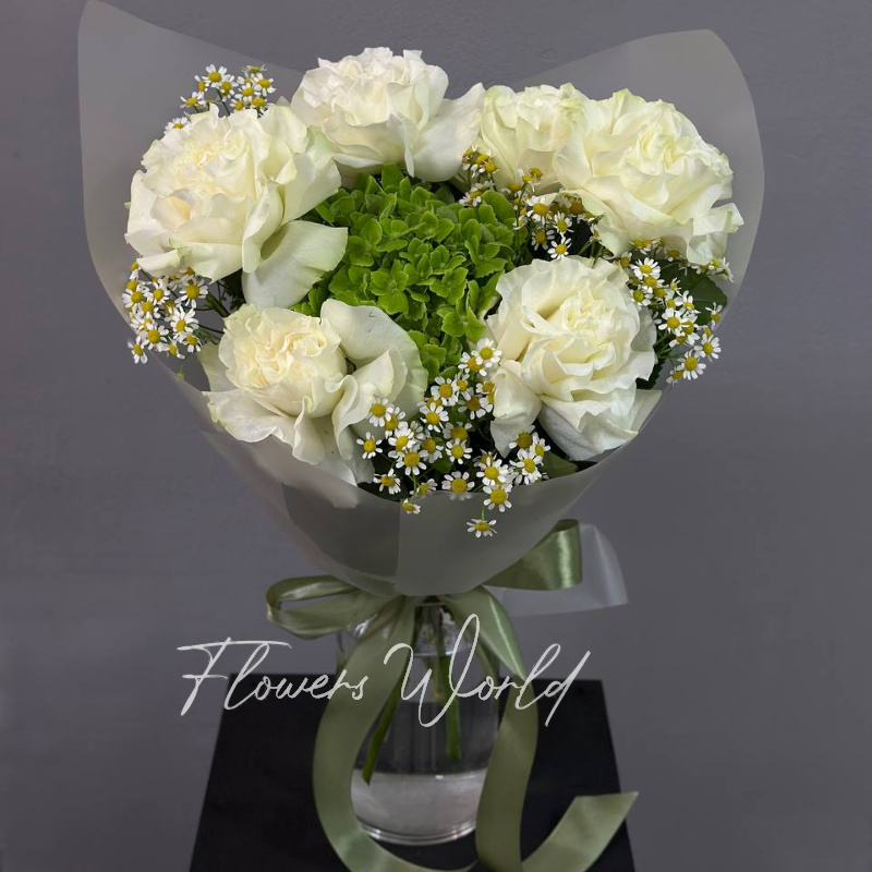 Сборный букет «Зелёная искра»