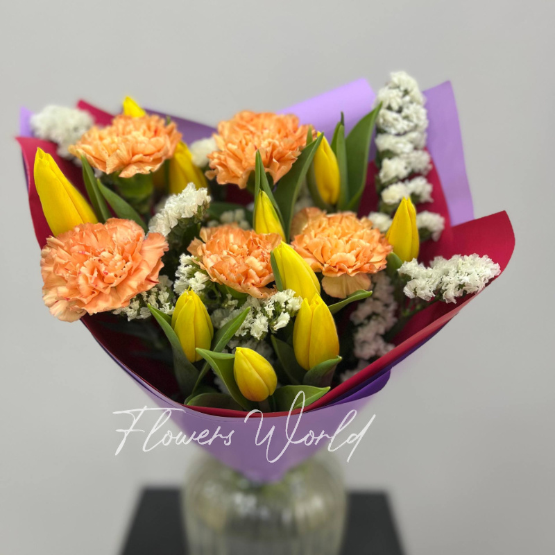 Сборный букет с тюльпанами