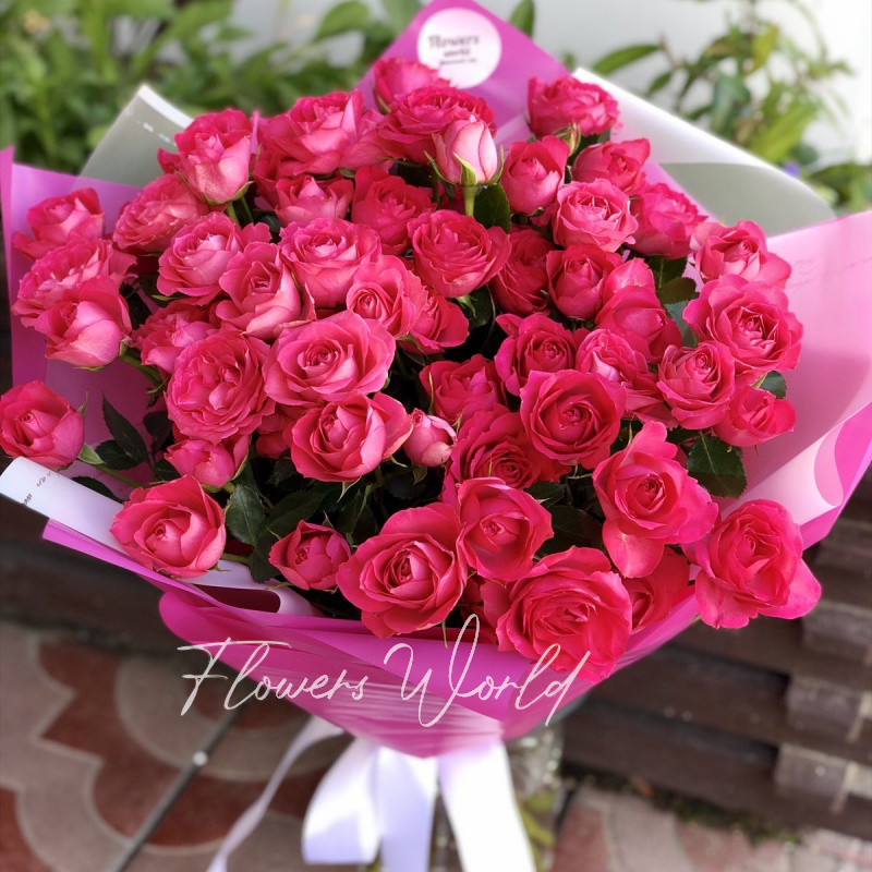 Букет розовых роз «Яркие кустовые розы»