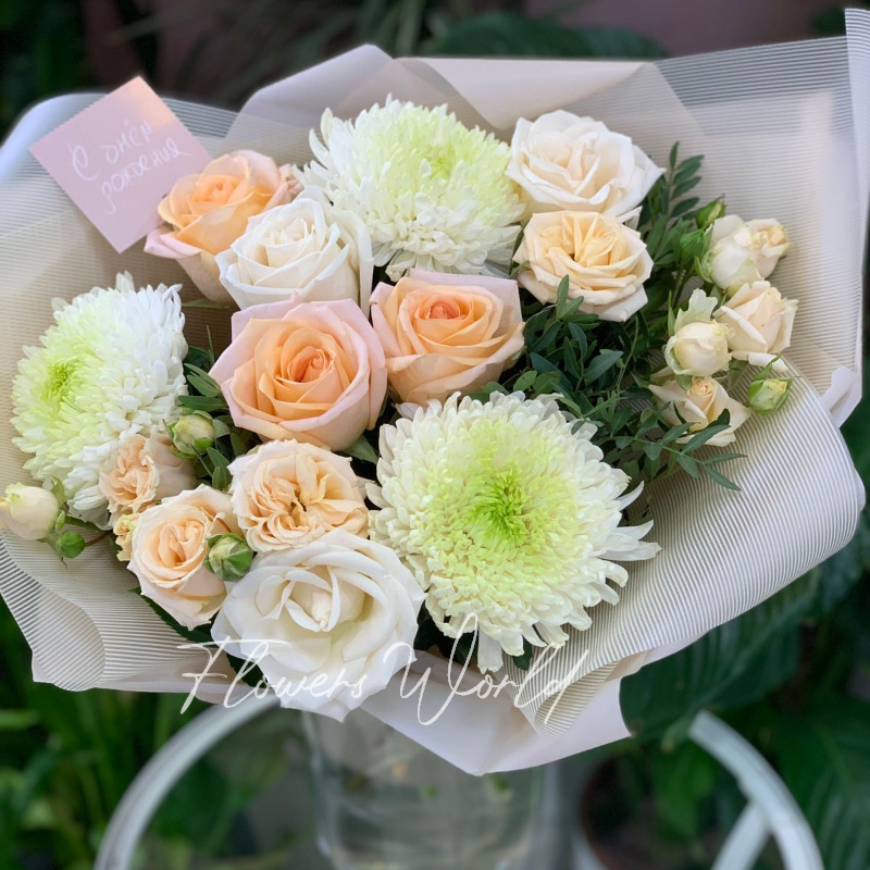Сборный букет «Белые розы с  зеленой хризантемой»