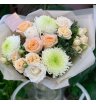 Сборный букет «Белые розы с  зеленой хризантемой»