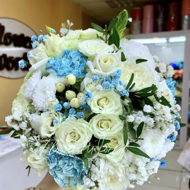 Букет свадебный «С голубыми цветами»