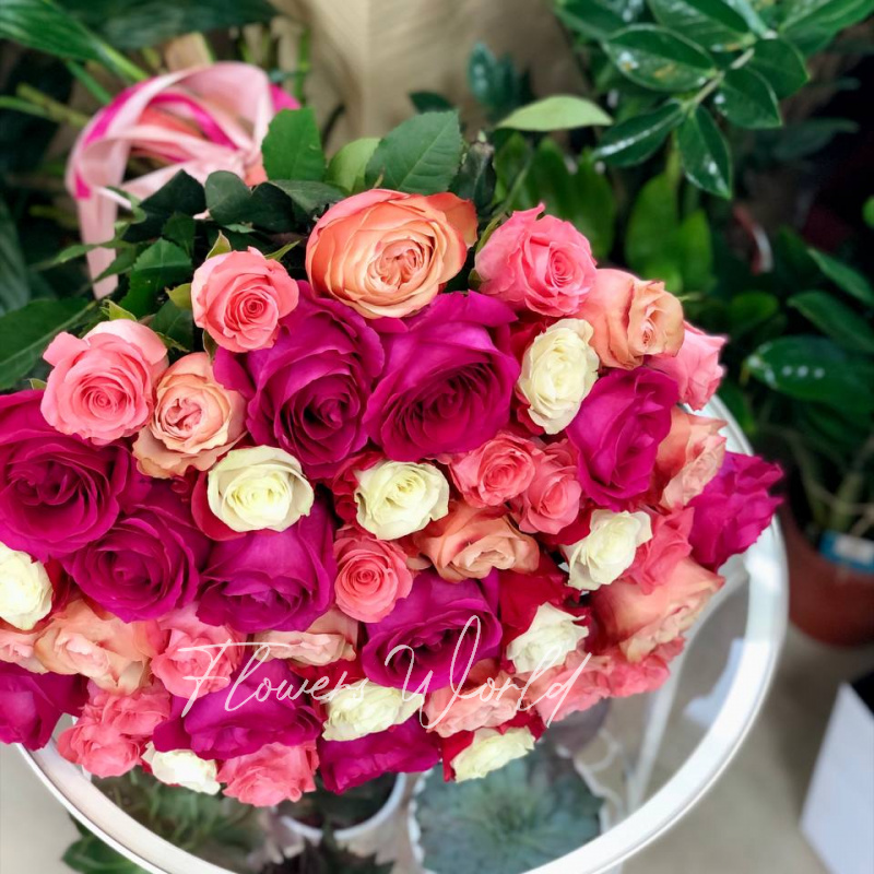 Букет из разноцветных роз «Привет любимой»