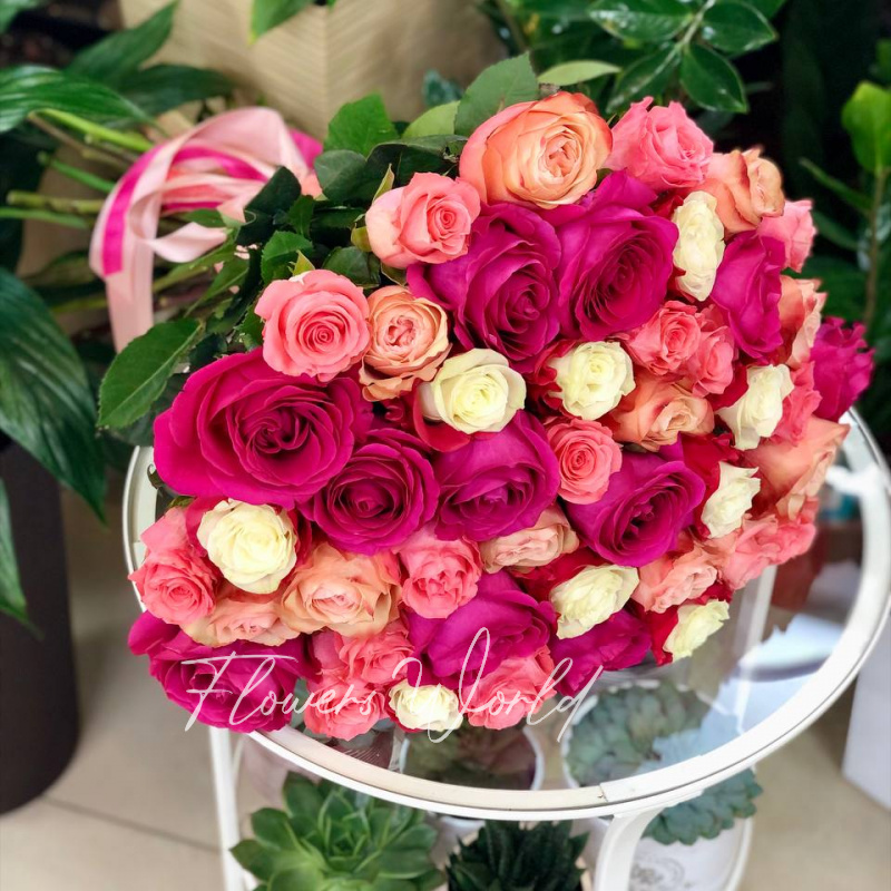 Букет из разноцветных роз «Привет любимой» 1