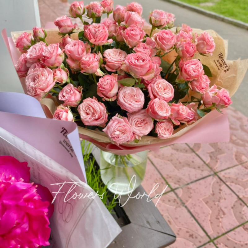 Букет из кустовых роз «Розовая дымка»
