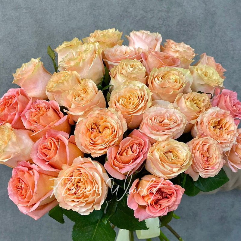 Монобукет «31 Роза в персиковых оттенках »
