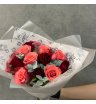 Из коралловых и красных роз