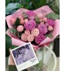 Букет «Из лиловых кустовых и одноголовых роз» 1